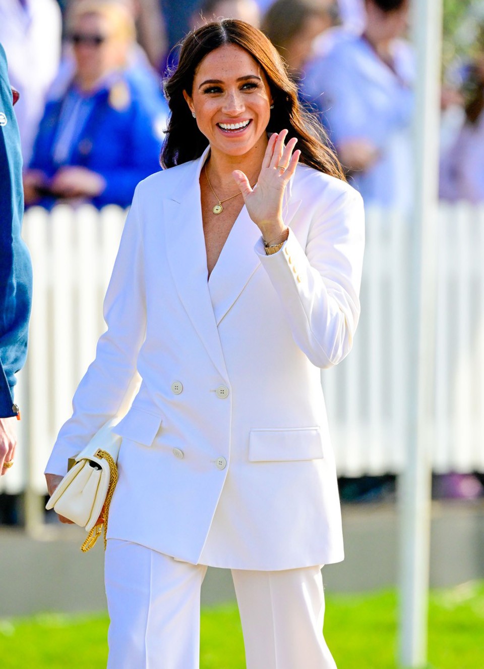  Meghan tetőtől-talpig Valentino szettben