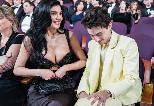 Timothée Chalamet és Kylie Jenner szerelme beragyogta az Oscar-gálát: minden érintésüktől és csókjuktól izzott a levegő