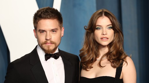Palvin Barbara és Dylan Sprouse a Super Bowl legstílusosabb párja