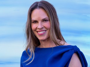 Hilary Swank 52 évesen várja harmadik gyermekét, varázslatos videóval jelentette be a hírt