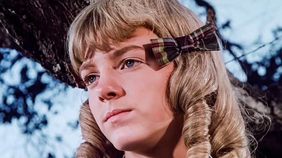 Az eredeti Nellie Olesont alakító Alison Arngrim egy erdei csavargóként tért vissza A farm, ahol élünk Netflix-remake-jében