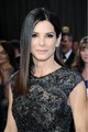Sandra Bullock nem sokat változtatott a frizuráján az elmúlt 20 évben, de lehet, ez a sikerének a titka.