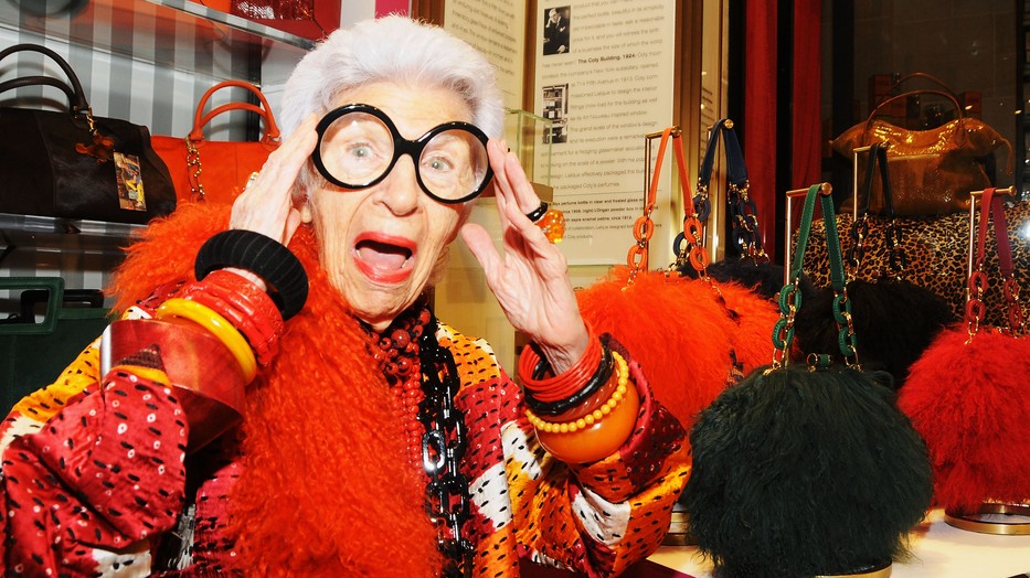 Iris Apfel sok mindent újrakeretezett a divat világában, így a "modell" fogalmát is