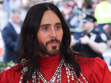 Jared Leto levágott fejével lépett a vörös szőnyegre