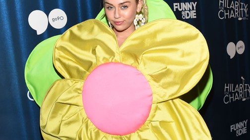 Miley Cyrus ruhájánál idiótább nem lesz ebben az évben