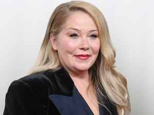 Szívszorító videóval jelentkezett Christina Applegate: kétségbeejtő hírt jelentett be a színésznő