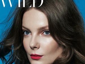 Mihalik Enikő gyönyörű címlappal köszönti az őszt