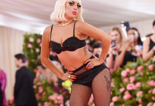 Minden idők 14 legkockázatosabb vörös szőnyeges pillanata