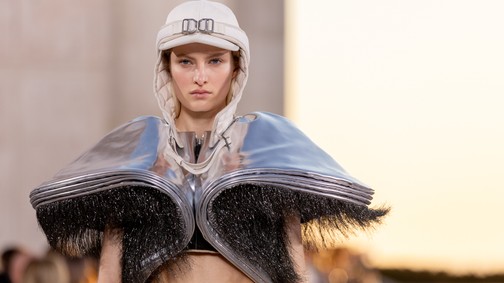 Utópiát megidéző ruhaköltemények: Ilyen volt a Louis Vuitton Cruise 2023 show