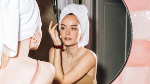 Korábban a gazdagok és híresek kiváltsága volt, ma már mainstream lett a botox - a huszonévesek körében is