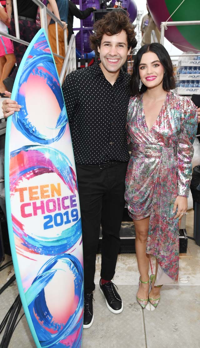 Lucy Hale négy különböző szettel próbálkozott a Teen Choice gálán, de egyik sem állt jól neki
