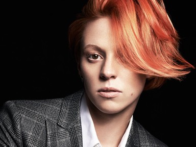Minden csúfolt fiús és vörös lány hőse: Elly Jackson, a La Roux énekesnője
