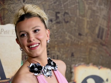 Millie Bobby Brown ruhája egyszerre provokatív és gyönyörű, ráadásul az eljegyzési buliján viselte