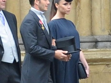 Victoria Beckham saját kreációban a királyi esküvőn