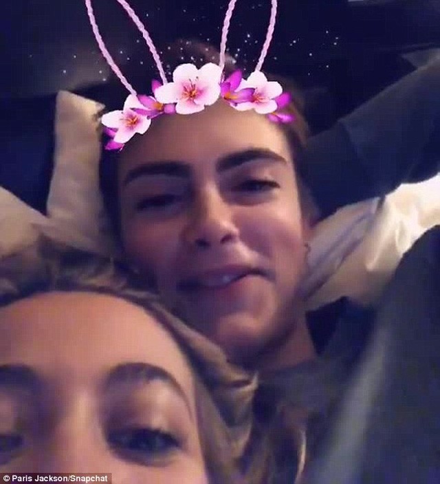 Paris Jackson és Cara Delevingne 
