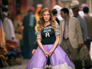 7 ikonikus szett Carrie Bradshaw-tól az elmúlt 27 évből, amire örökké emlékezni fogunk