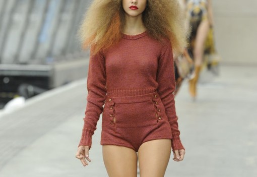 Palvin Barbara fekete hajjal, meztelenruhában hódít - és még 5 pillanat, amikor alig ismertünk rá a magyar modellre