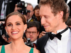 Cannes magyar sztárja Natalie Portmannel flörtöl