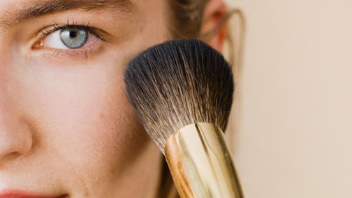 Igen: kézzel készült, fenntartható és vegán sminkecsetekkel jön a Lush