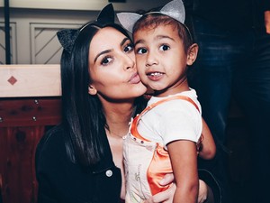 Azta! Kim Kardashian 5 éves kislánya címlapra került