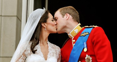 Igen, a királyi család tagjai is csókolóznak! 10 nagyon intim fotó, amitől bárki zavarba jönne