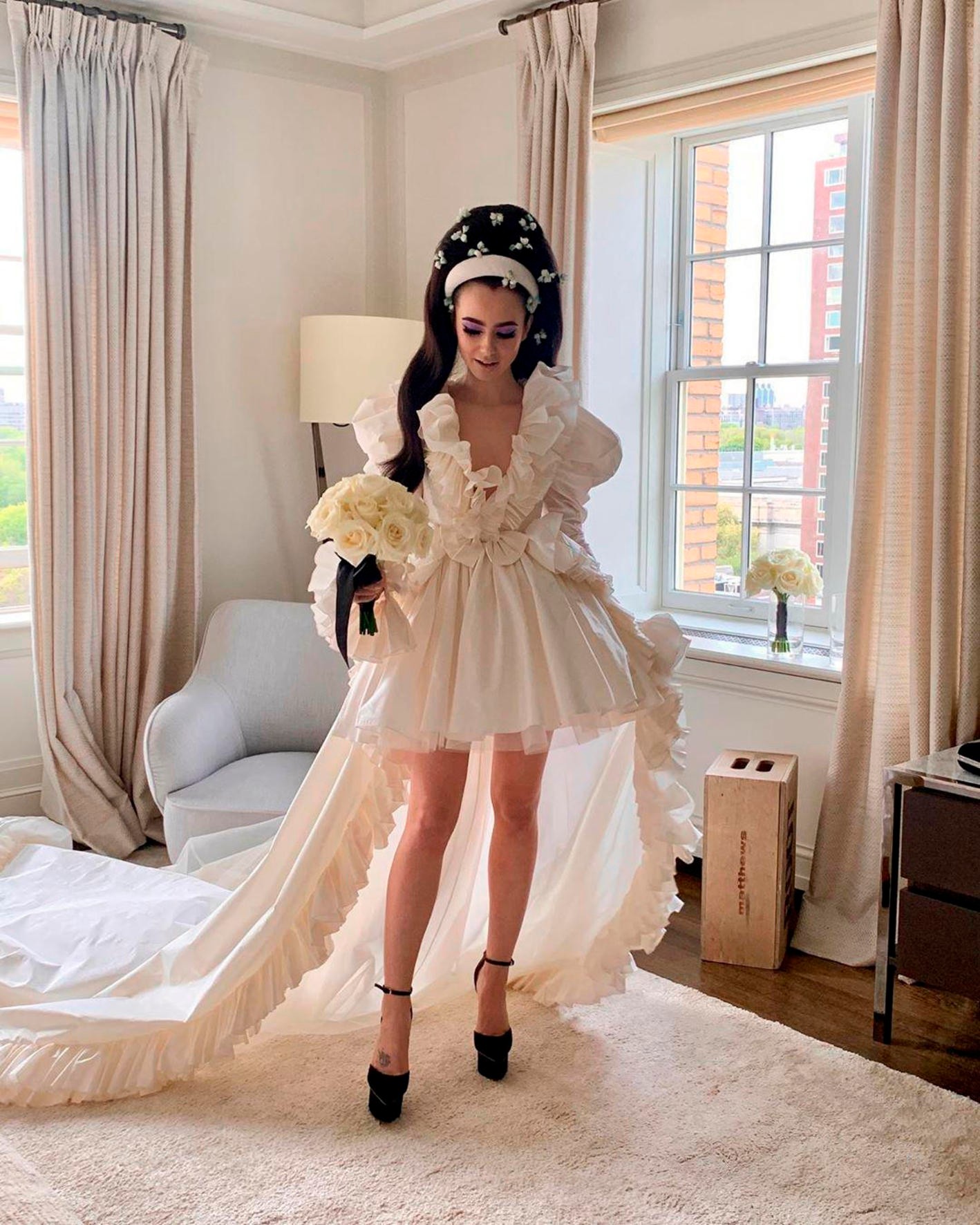 10 szett, amiben Lily Collins született stíluskirálynő