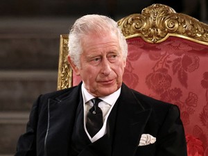 III. Károly király az új uralkodó, de nem ő a királyi család legnépszerűbb tagja