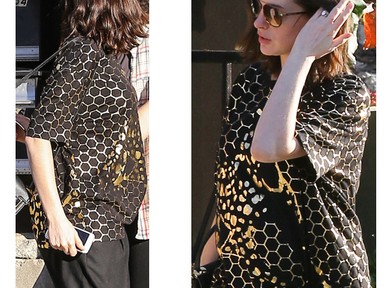 Látod? Bizony kerekedik Anne Hathaway pocakja!