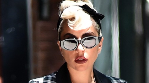 Lady Gaga szoknyájában egyáltalán nem lehet járni, de nagyon menő!