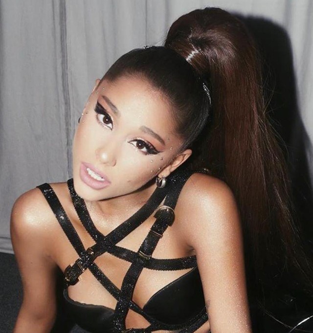 Ariana Grande teljesen elcsúfította magát halloweeni sminkjével