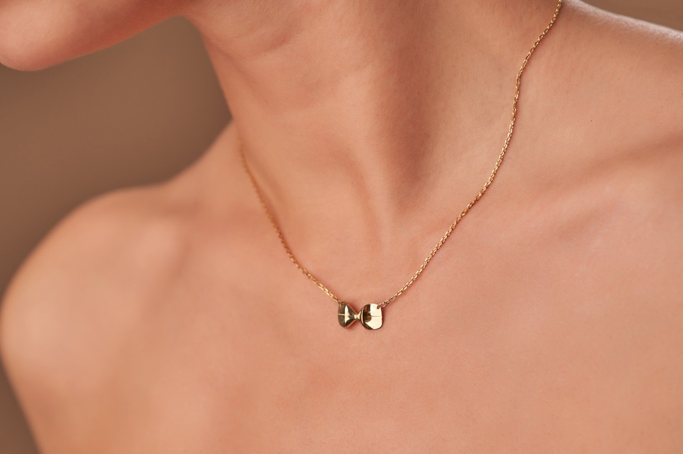 Rosegold nyaklánc a REKAVAGO by Anna Zeibig jewelery kollaborációban