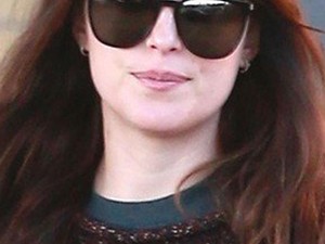 Dakota Johnson ultramenő szettjét fillérekből lekoppinthatod