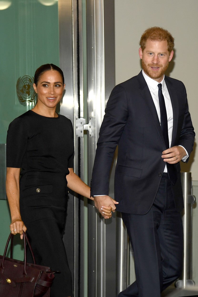 Meghan Markle bemutatja, hogyan viseljünk feketét sikkesen nyáron is