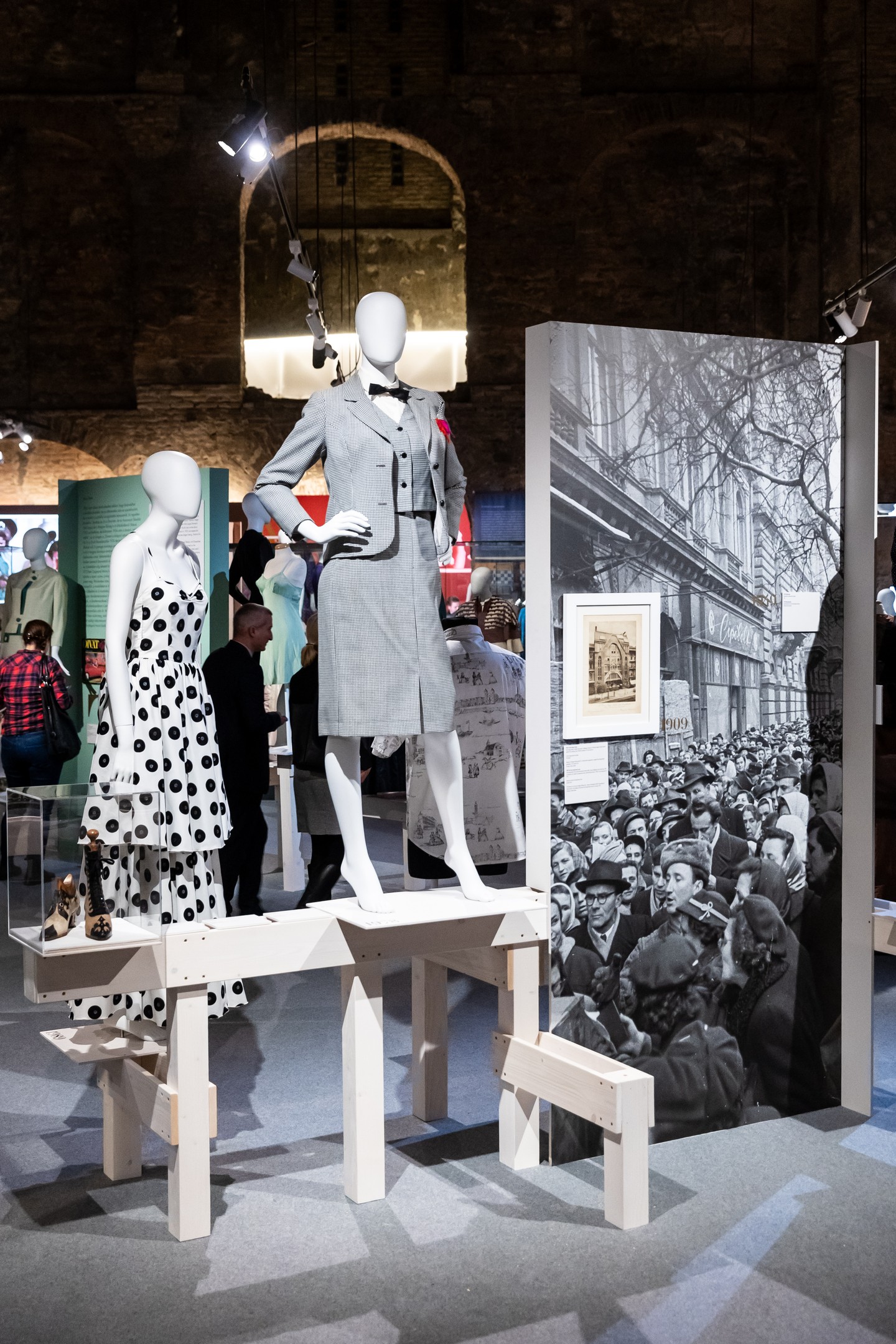 Divat és város kiállítás