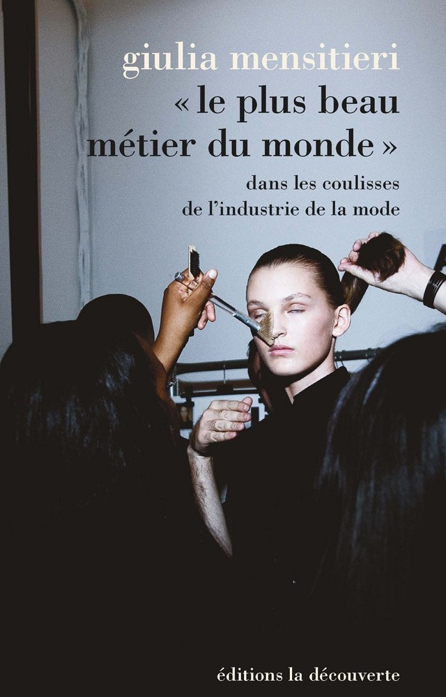 Botránykönyv leplezi le a francia divatvilágot: Chanel cipő van, fizetés nincs