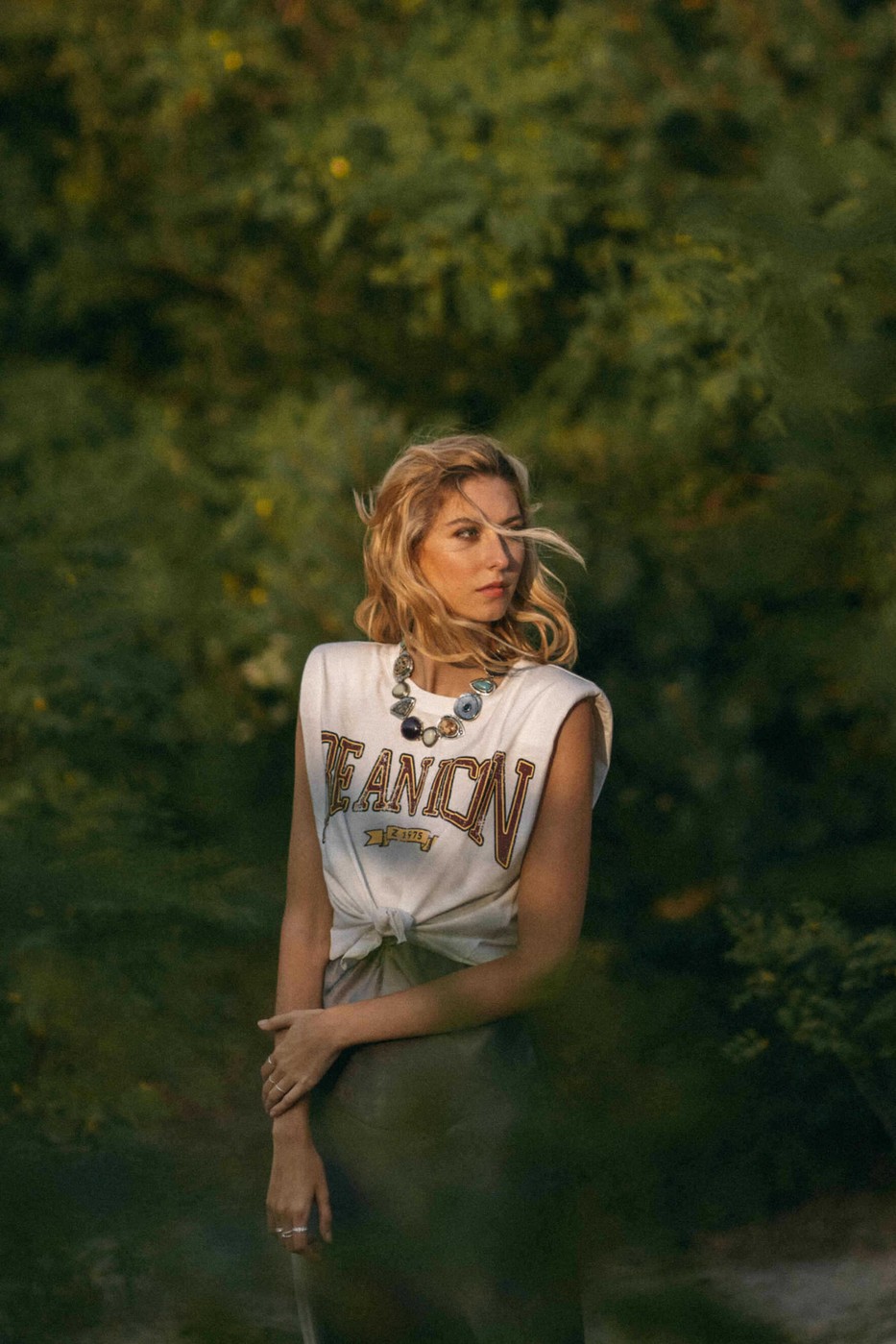 Klippremier: Dallos Bogi gyönyörű szerzeményéhez Puskás Peti rendezte a videót