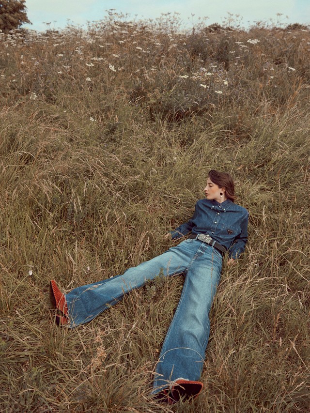 A szezon favoritja a farmer: inspirációk, hogy stílusosan viseld ősszel is