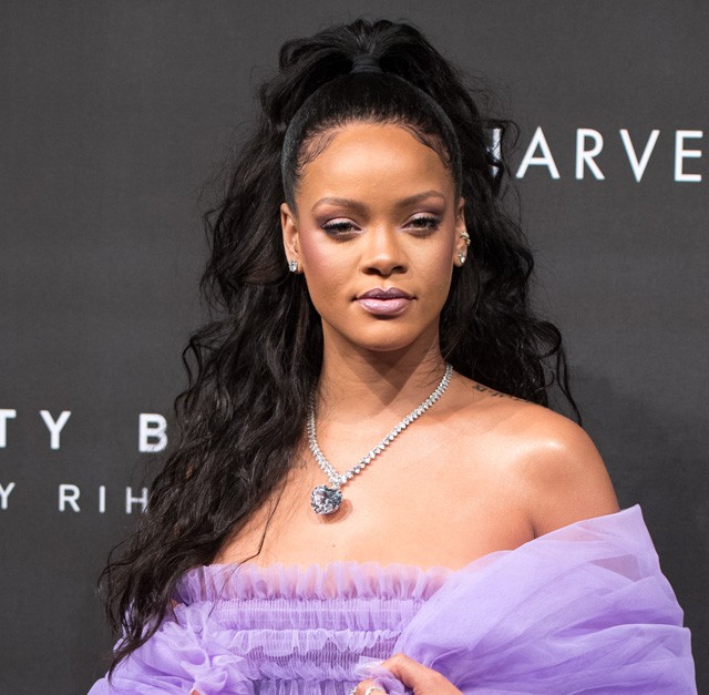 30 év: 30 eszméletlen frizura Rihannától!