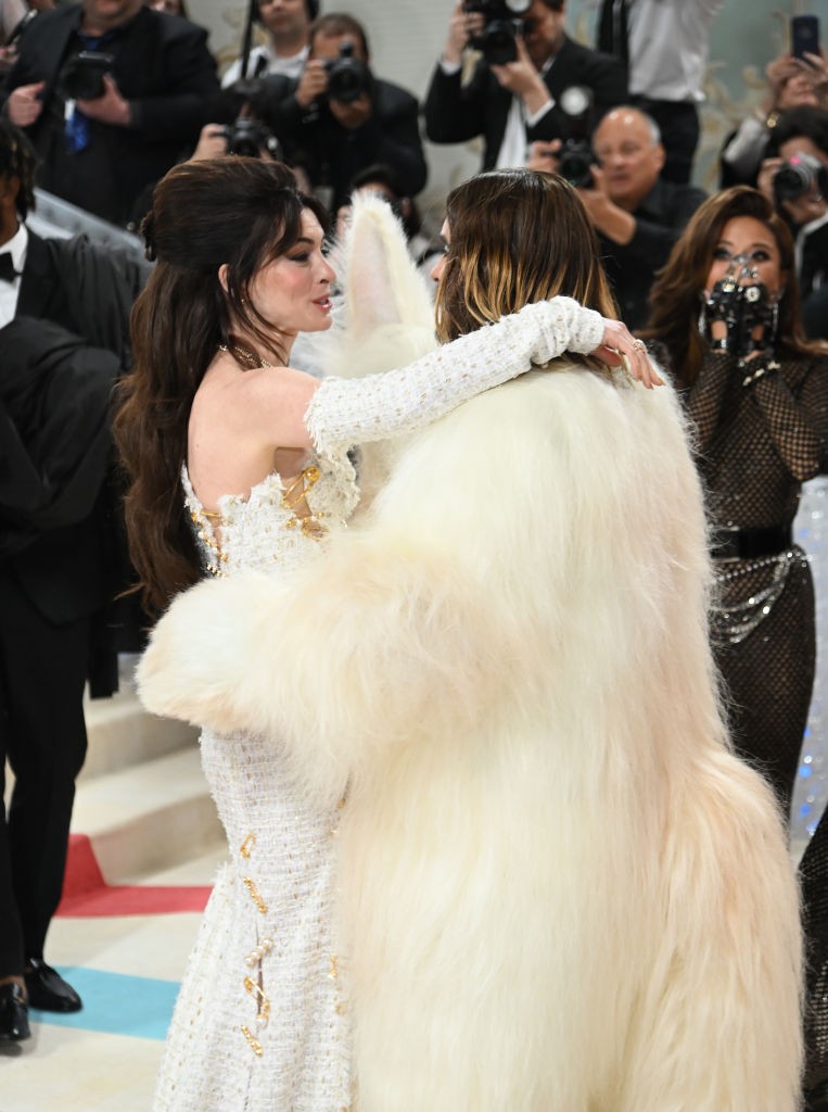 Jared Leto és Anne Hathaway a Met gálán