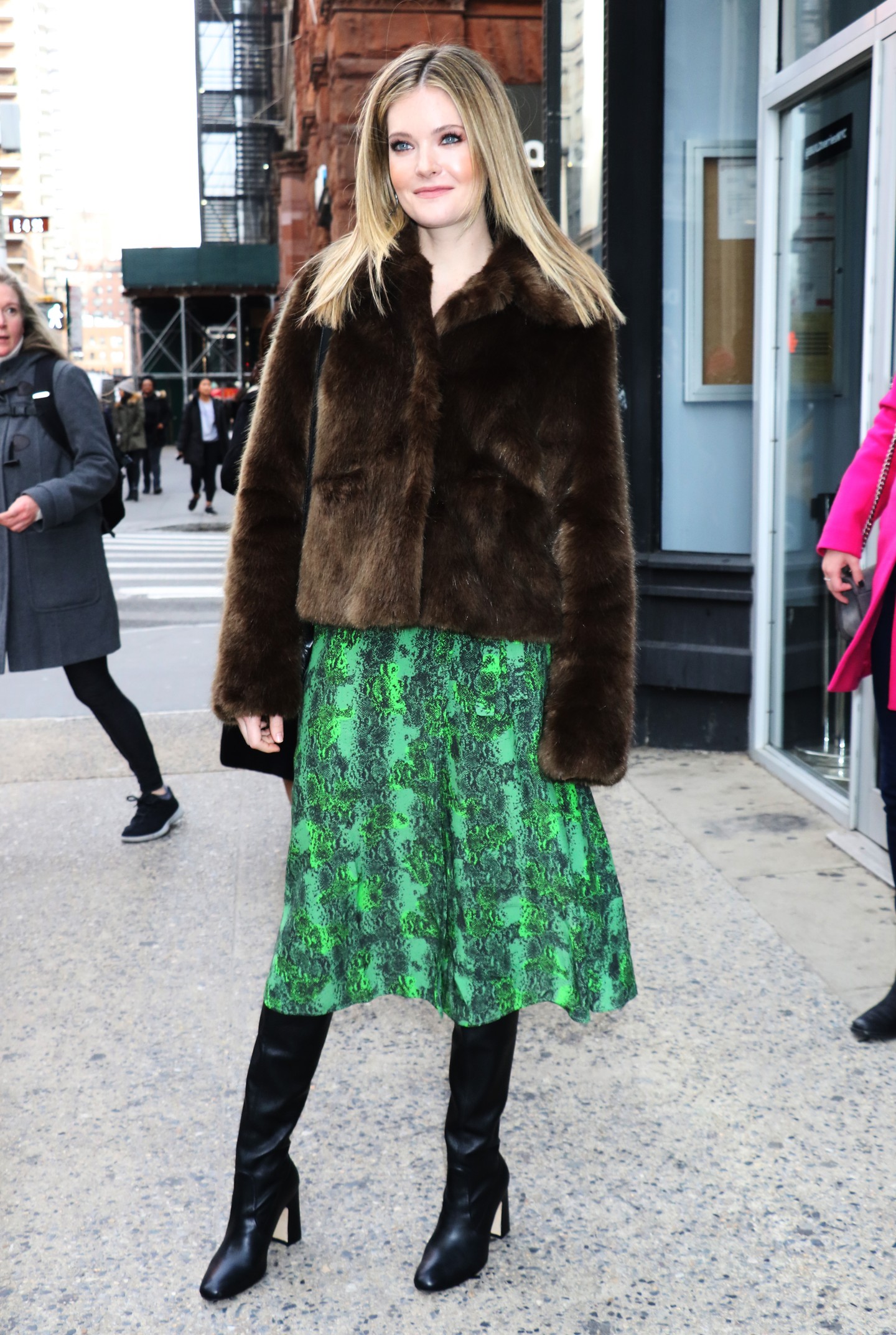 Meghann Fahy 2020. január 23-án a Build Series stúdiójába  látogatott el, hogy a The Bold Type új évadáról meséljen. A rajongók már izgatottan várták, mit tartogat a folytatás Sutton számára.