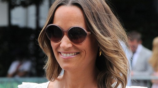 Katalin hercegné húga meztelenruhában tűnt fel a Forma-1-en, Pippa Middleton csak úgy ragyogott