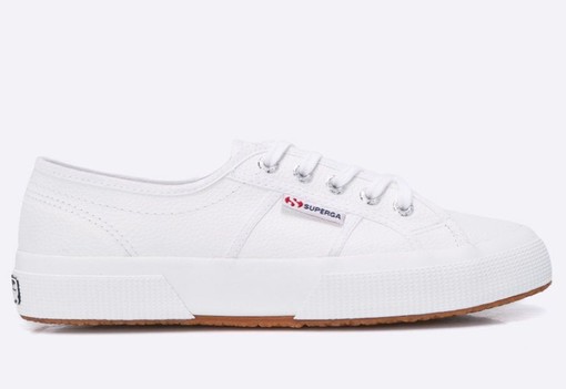 15 fehér sportcipő, aminél nem is választhatnál jobbat a tavaszi-nyári szezonra!