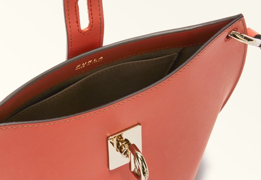 Köszönj álmaid táskájának! Itt a Furla tavaszi-nyári kollekciója