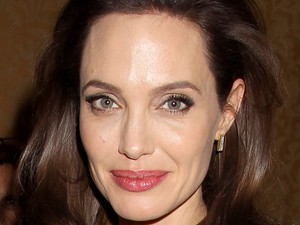 Így koppinthatod le Angelina Jolie tökéletes utcai szettjét párezer forintból