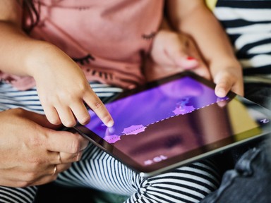 Lehet boldog és mentálisan egészséges gyereket nevelni a mesterséges intelligencia korában? Szakértő válaszol