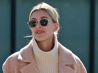Meglátod Hailey Bieber szettjét, és te is kedvet kapsz ahhoz, hogy melegítőben járj az utcán