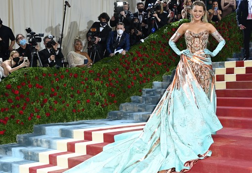 Micsoda átalakulás! Így nézett ki Blake Lively élete első Met-gáláján!