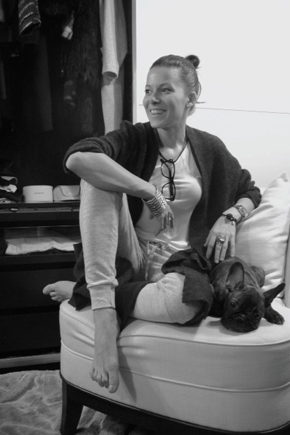 Otthon sem áll meg a munka