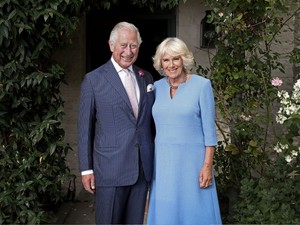 „Megérkezett a házasságtörés királya és királynéja” - Károly király „második koronázása” nem volt épp felhőtlen