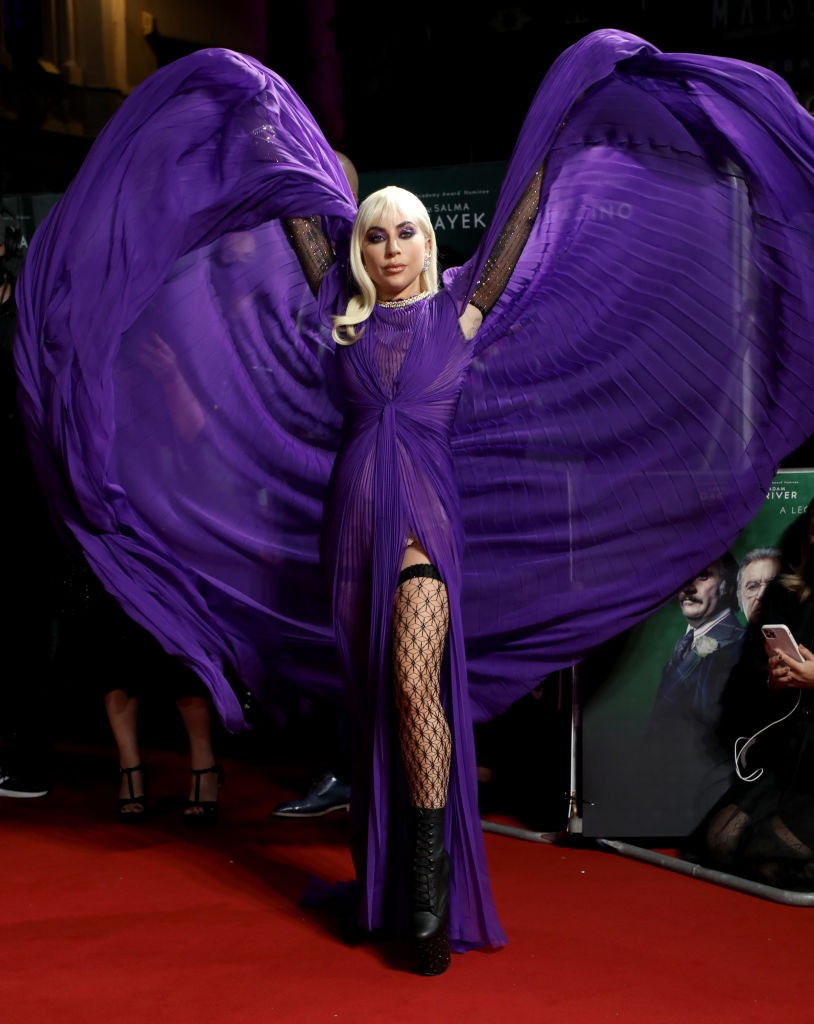 Lady Gaga Gucci ruhát viselt a A Gucci-ház londoni premierjén